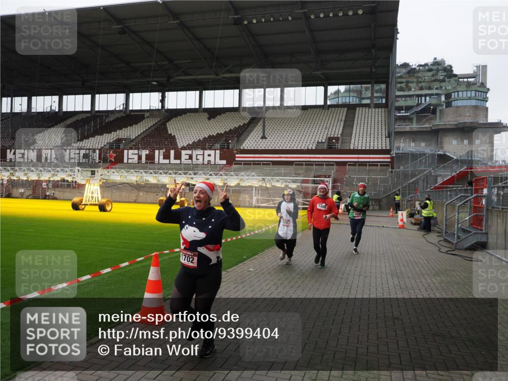 07.12.2025 - St. Pauli X-Mass-Run No. 15 Fabian Wolf http://msf.ph/oto/9399404 07.12.2025 11:00:05 Ziel 529, 1482, 1558, 1702, 3586 meine-sportfotos.de