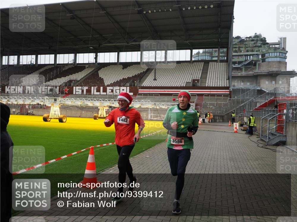07.12.2025 - St. Pauli X-Mass-Run No. 15 Fabian Wolf http://msf.ph/oto/9399412 07.12.2025 11:00:07 Ziel 529, 1482, 1558, 1702, 3586 meine-sportfotos.de