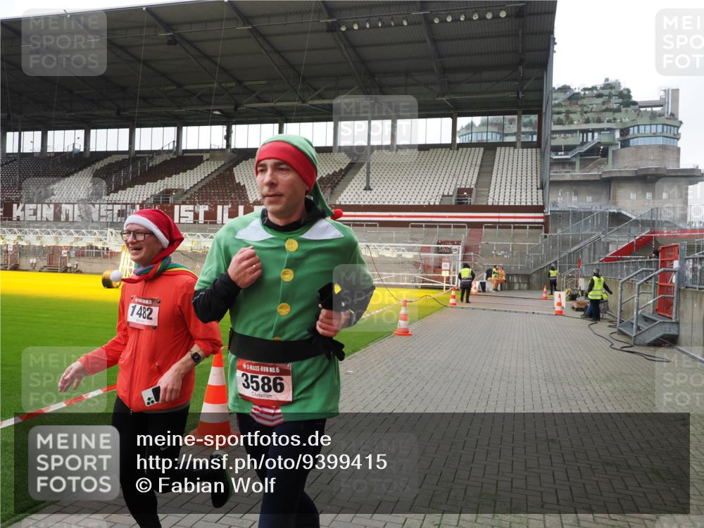 07.12.2025 - St. Pauli X-Mass-Run No. 15 Fabian Wolf http://msf.ph/oto/9399415 07.12.2025 11:00:08 Ziel 529, 1482, 1558, 1702, 3586 meine-sportfotos.de