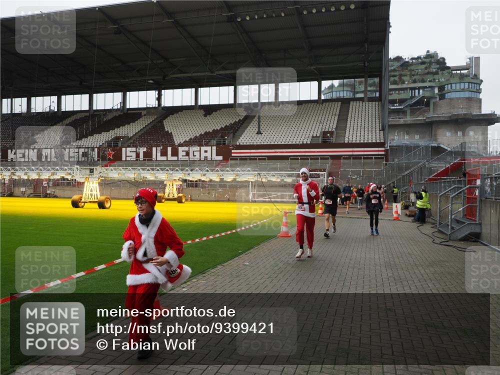 07.12.2025 - St. Pauli X-Mass-Run No. 15 Fabian Wolf http://msf.ph/oto/9399421 07.12.2025 11:00:21 Ziel 225, 435, 440, 985, 988, 3586, 4793 meine-sportfotos.de