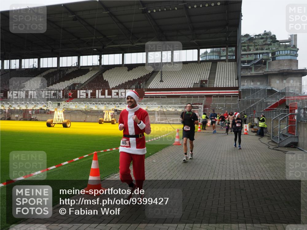 07.12.2025 - St. Pauli X-Mass-Run No. 15 Fabian Wolf http://msf.ph/oto/9399427 07.12.2025 11:00:23 Ziel 225, 435, 440, 611, 985, 988, 3952, 4478, 4793 meine-sportfotos.de