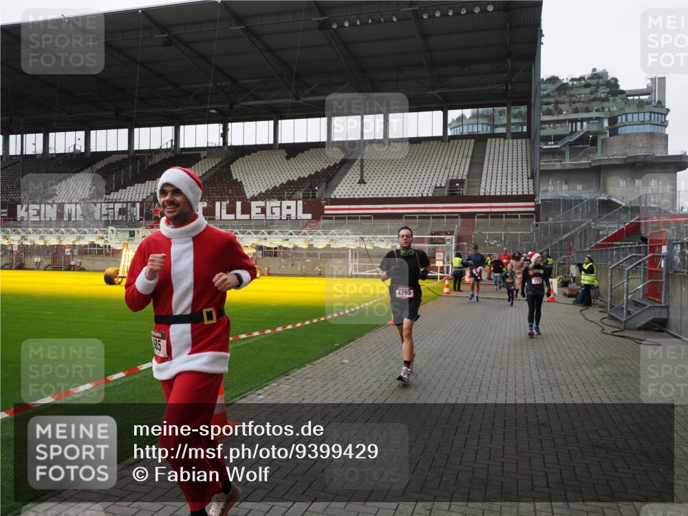 07.12.2025 - St. Pauli X-Mass-Run No. 15 Fabian Wolf http://msf.ph/oto/9399429 07.12.2025 11:00:23 Ziel 225, 435, 440, 611, 985, 988, 3952, 4478, 4793 meine-sportfotos.de
