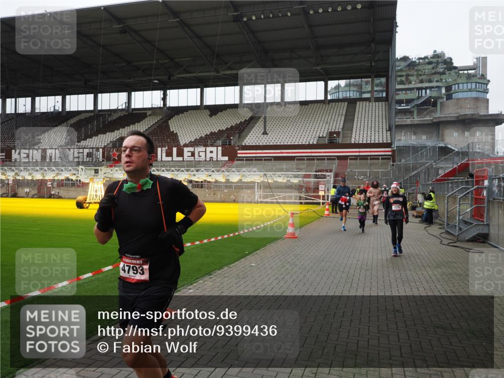 07.12.2025 - St. Pauli X-Mass-Run No. 15 Fabian Wolf http://msf.ph/oto/9399436 07.12.2025 11:00:25 Ziel 225, 435, 440, 611, 985, 988, 1721, 3952, 4478, 4793 meine-sportfotos.de