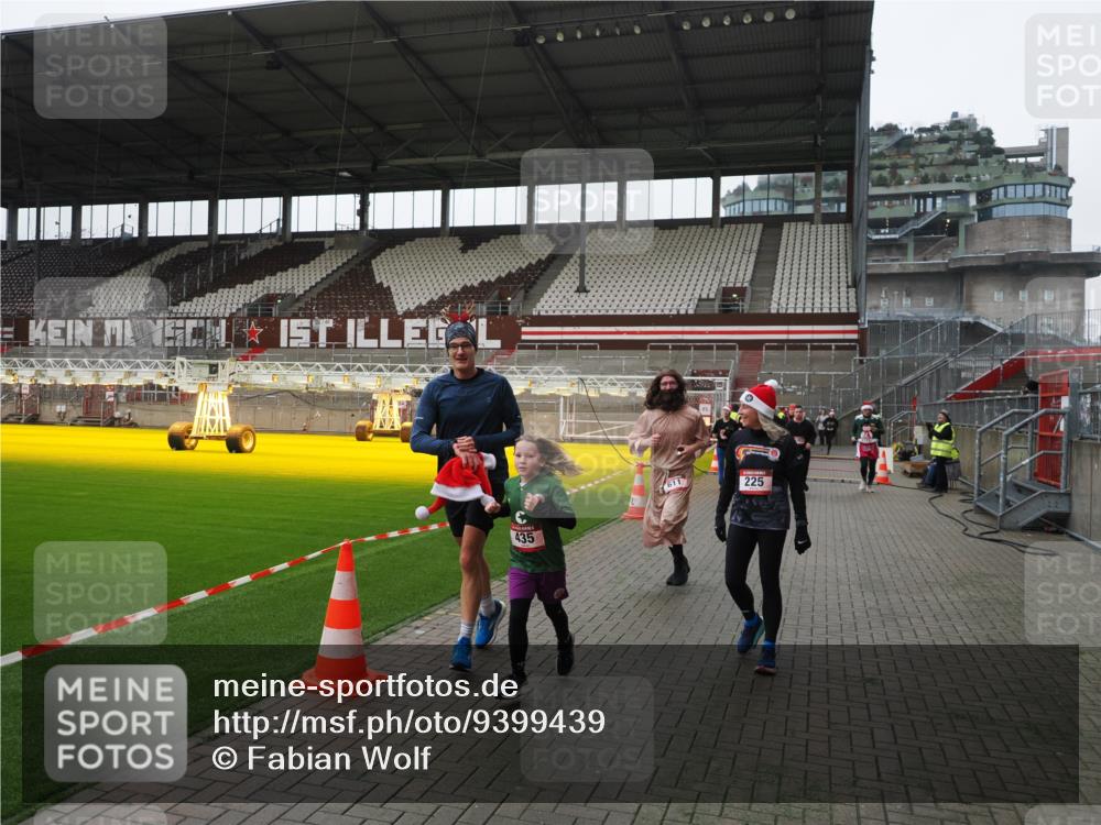 07.12.2025 - St. Pauli X-Mass-Run No. 15 Fabian Wolf http://msf.ph/oto/9399439 07.12.2025 11:00:28 Ziel 225, 435, 440, 611, 985, 988, 1721, 3952, 4478, 4793 meine-sportfotos.de