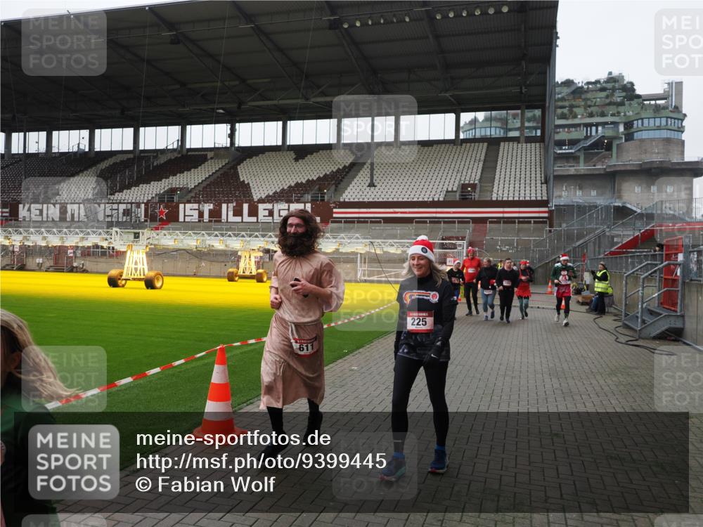 07.12.2025 - St. Pauli X-Mass-Run No. 15 Fabian Wolf http://msf.ph/oto/9399445 07.12.2025 11:00:30 Ziel 225, 435, 440, 611, 985, 988, 1721, 3952, 4478, 4793 meine-sportfotos.de