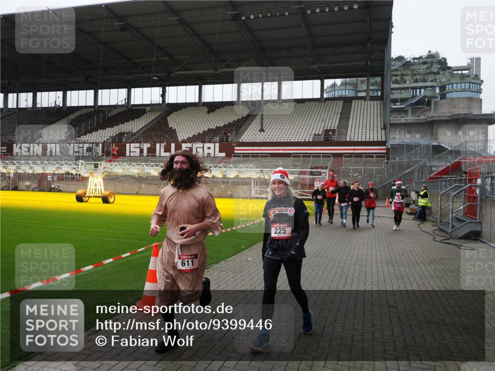 07.12.2025 - St. Pauli X-Mass-Run No. 15 Fabian Wolf http://msf.ph/oto/9399446 07.12.2025 11:00:30 Ziel 225, 435, 440, 611, 985, 988, 1721, 3952, 4478, 4793 meine-sportfotos.de