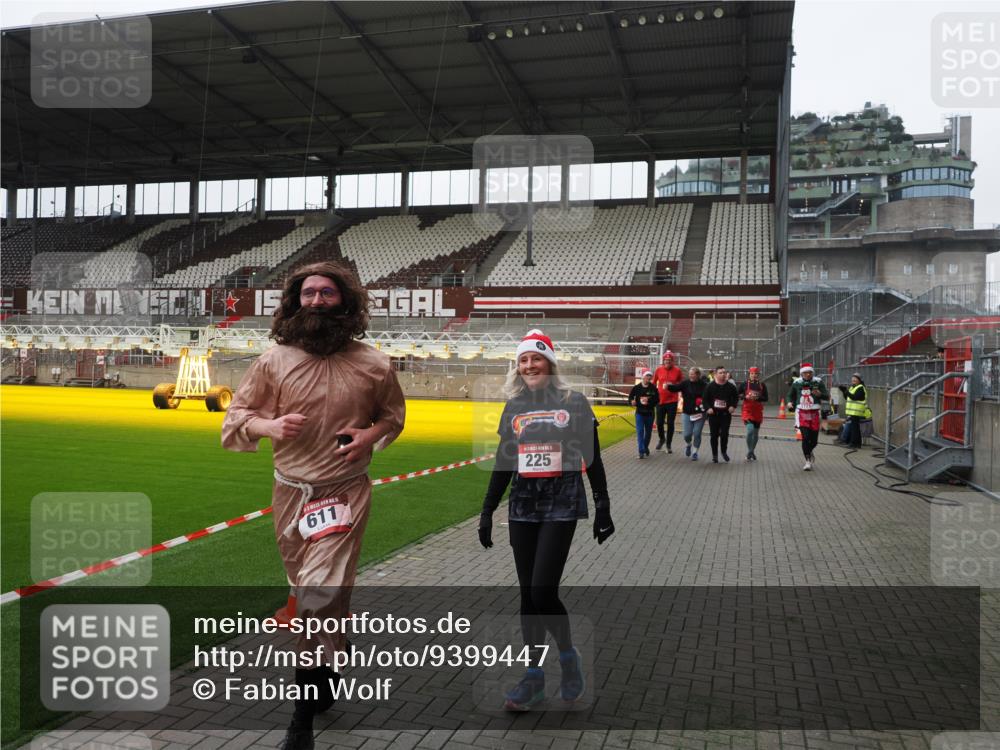 07.12.2025 - St. Pauli X-Mass-Run No. 15 Fabian Wolf http://msf.ph/oto/9399447 07.12.2025 11:00:30 Ziel 225, 435, 440, 611, 985, 988, 1721, 3952, 4478, 4793 meine-sportfotos.de