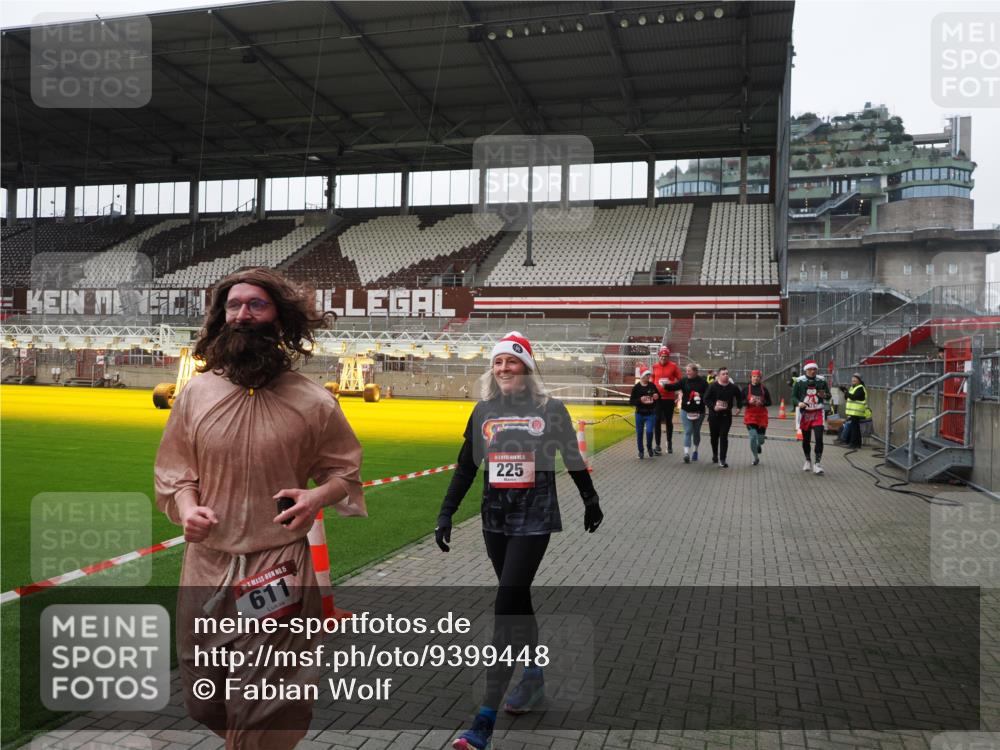 07.12.2025 - St. Pauli X-Mass-Run No. 15 Fabian Wolf http://msf.ph/oto/9399448 07.12.2025 11:00:30 Ziel 225, 435, 440, 611, 985, 988, 1721, 3952, 4478, 4793 meine-sportfotos.de