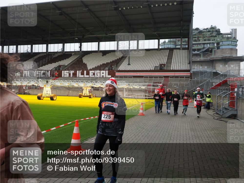 07.12.2025 - St. Pauli X-Mass-Run No. 15 Fabian Wolf http://msf.ph/oto/9399450 07.12.2025 11:00:31 Ziel 225, 410, 435, 439, 440, 611, 985, 988, 1721, 3952, 4478, 4793 meine-sportfotos.de