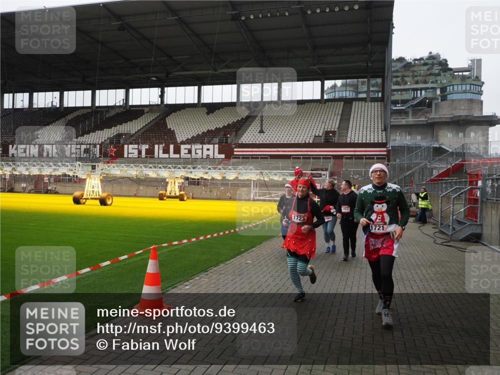 07.12.2025 - St. Pauli X-Mass-Run No. 15 Fabian Wolf http://msf.ph/oto/9399463 07.12.2025 11:00:34 Ziel 225, 410, 433, 435, 439, 440, 611, 985, 988, 1721, 3952, 4478, 4793 meine-sportfotos.de