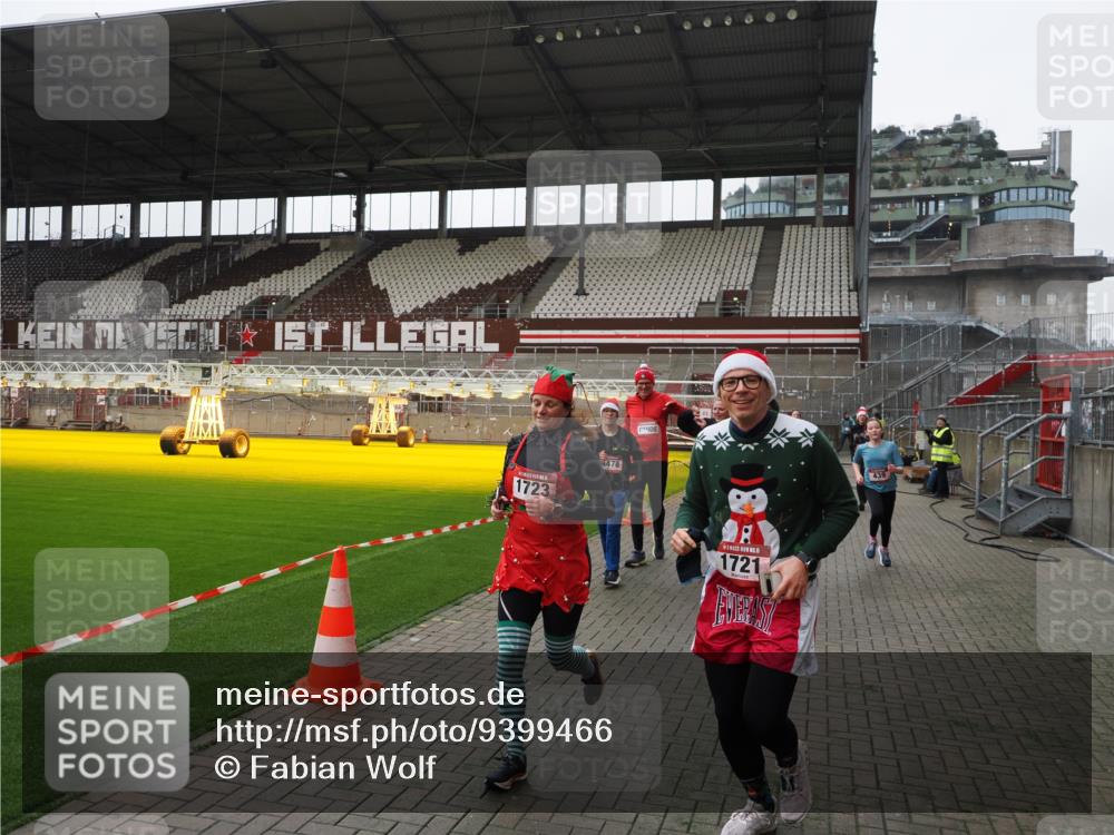 07.12.2025 - St. Pauli X-Mass-Run No. 15 Fabian Wolf http://msf.ph/oto/9399466 07.12.2025 11:00:34 Ziel 225, 410, 433, 435, 439, 440, 611, 985, 988, 1721, 3952, 4478, 4793 meine-sportfotos.de