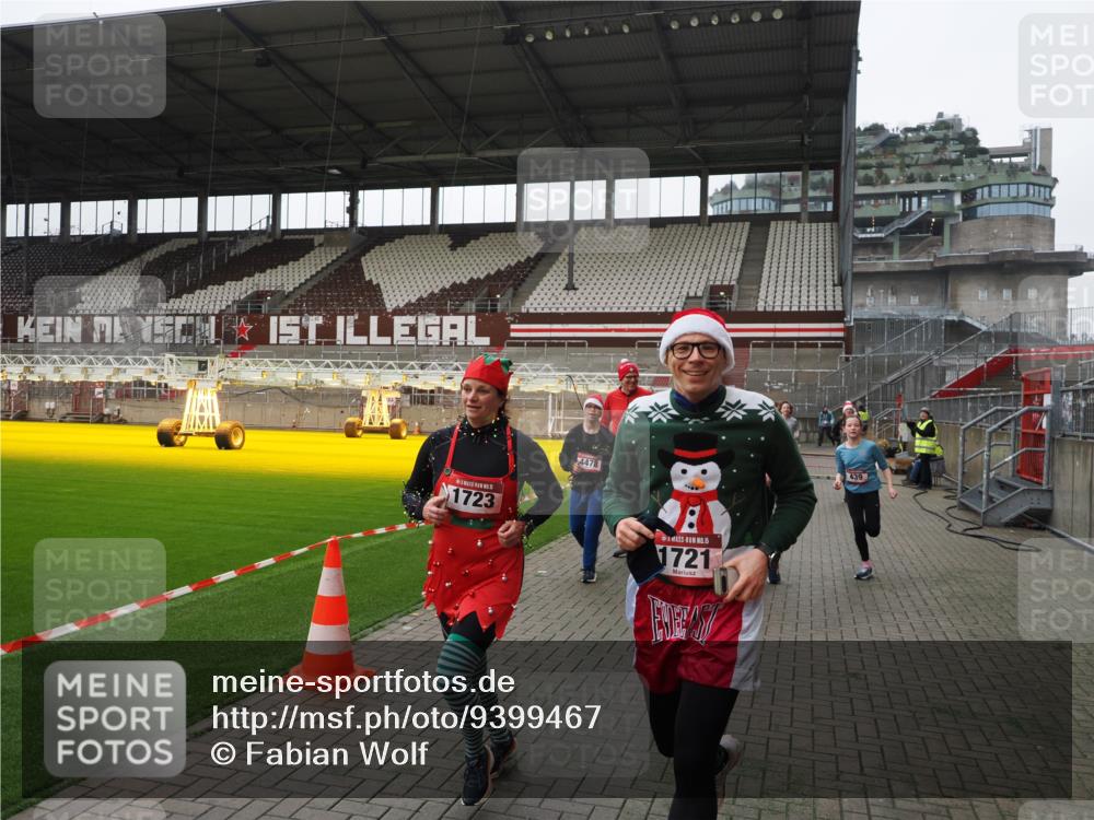 07.12.2025 - St. Pauli X-Mass-Run No. 15 Fabian Wolf http://msf.ph/oto/9399467 07.12.2025 11:00:34 Ziel 225, 410, 433, 435, 439, 440, 611, 985, 988, 1721, 3952, 4478, 4793 meine-sportfotos.de