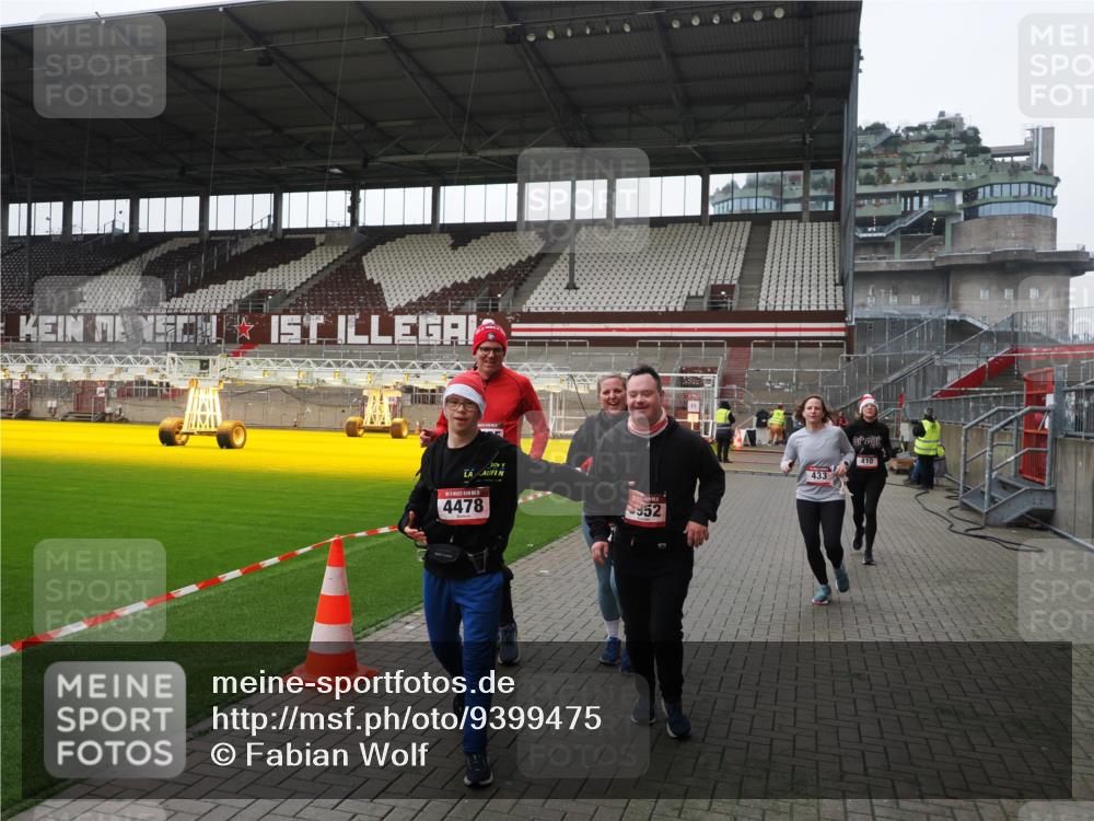 07.12.2025 - St. Pauli X-Mass-Run No. 15 Fabian Wolf http://msf.ph/oto/9399475 07.12.2025 11:00:37 Ziel 410, 433, 435, 439, 440, 611, 985, 1721, 3952, 4478, 4793 meine-sportfotos.de