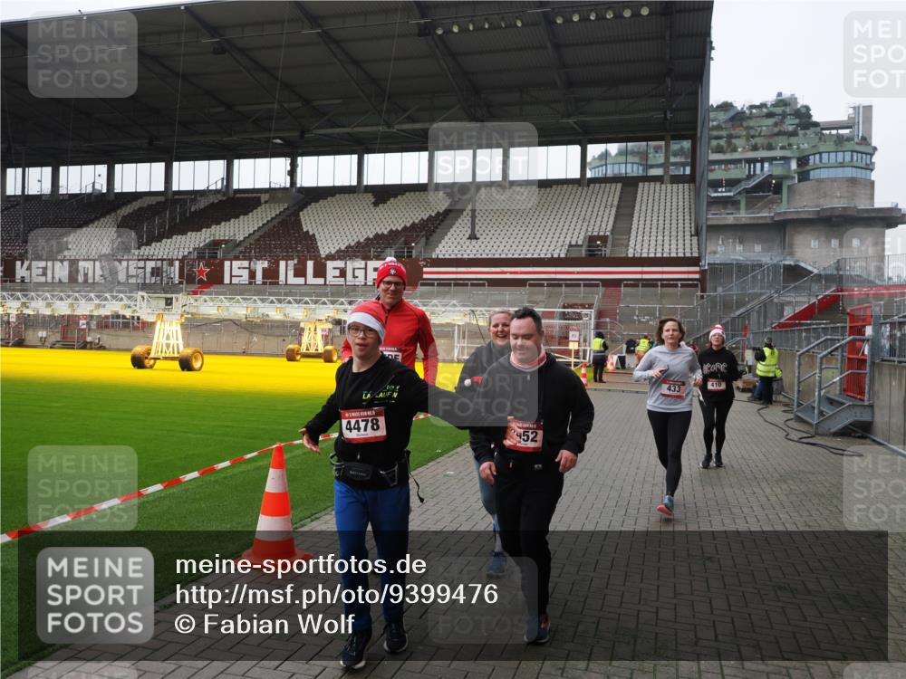 07.12.2025 - St. Pauli X-Mass-Run No. 15 Fabian Wolf http://msf.ph/oto/9399476 07.12.2025 11:00:37 Ziel 410, 433, 435, 439, 440, 611, 985, 1721, 3952, 4478, 4793 meine-sportfotos.de