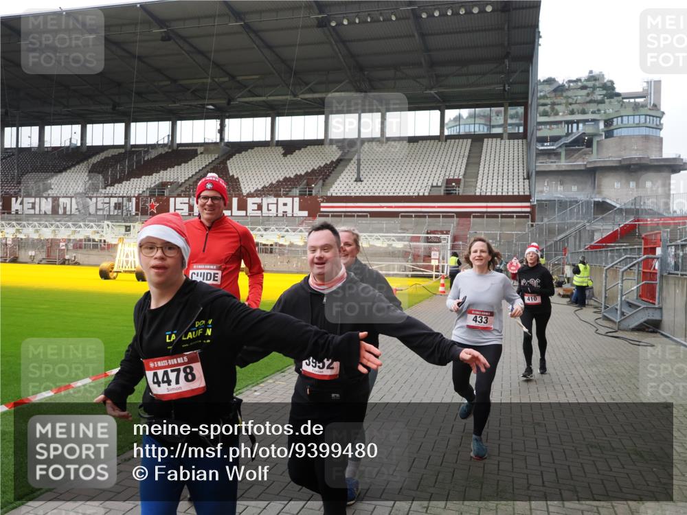 07.12.2025 - St. Pauli X-Mass-Run No. 15 Fabian Wolf http://msf.ph/oto/9399480 07.12.2025 11:00:38 Ziel 410, 433, 435, 439, 440, 611, 1721, 3952, 4478 meine-sportfotos.de