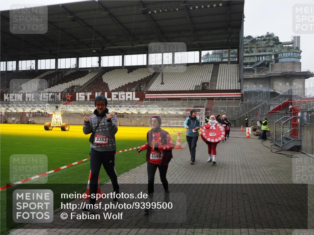 07.12.2025 - St. Pauli X-Mass-Run No. 15 Fabian Wolf http://msf.ph/oto/9399500 07.12.2025 11:00:52 Ziel 68, 135, 433, 492, 1065, 1068, 1660, 3349, 3353 meine-sportfotos.de