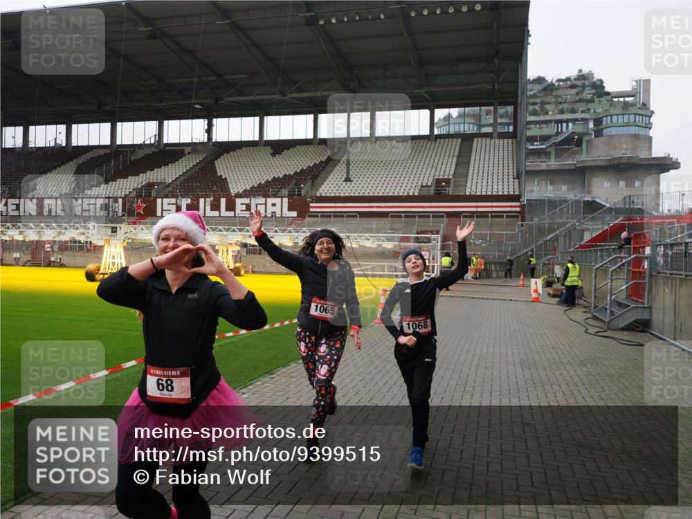 07.12.2025 - St. Pauli X-Mass-Run No. 15 Fabian Wolf http://msf.ph/oto/9399515 07.12.2025 11:00:57 Ziel 68, 135, 492, 1065, 1068, 1660, 3349, 3353 meine-sportfotos.de