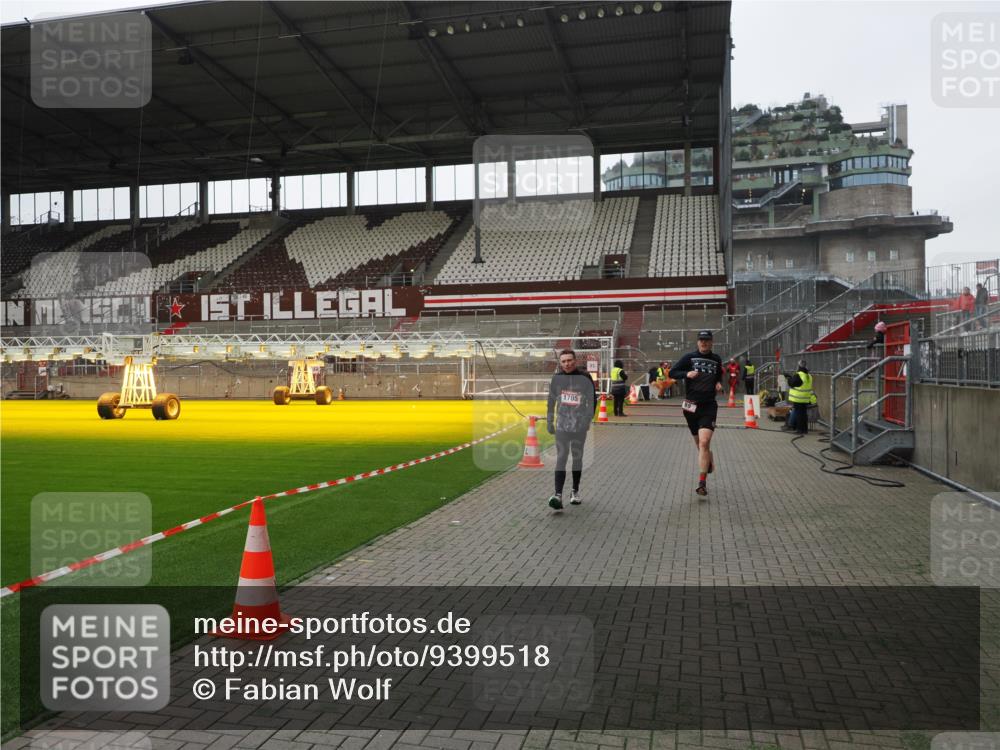 07.12.2025 - St. Pauli X-Mass-Run No. 15 Fabian Wolf http://msf.ph/oto/9399518 07.12.2025 11:01:08 Ziel 68, 89, 557, 1065, 1068, 1705 meine-sportfotos.de