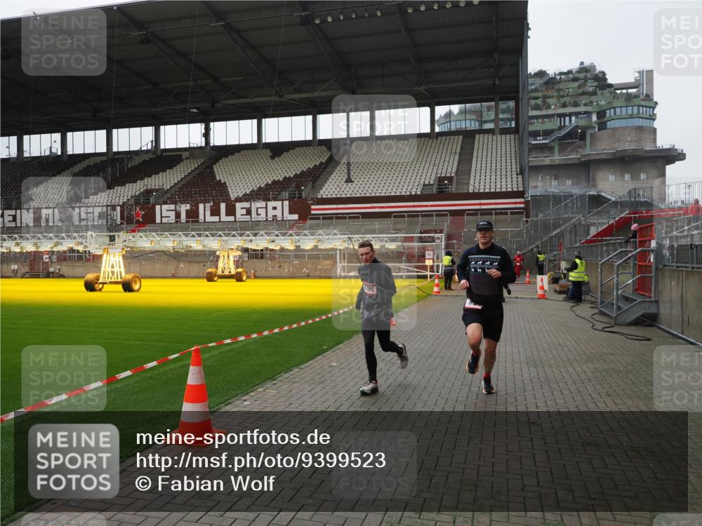 07.12.2025 - St. Pauli X-Mass-Run No. 15 Fabian Wolf http://msf.ph/oto/9399523 07.12.2025 11:01:09 Ziel 89, 557, 1065, 1068, 1705 meine-sportfotos.de