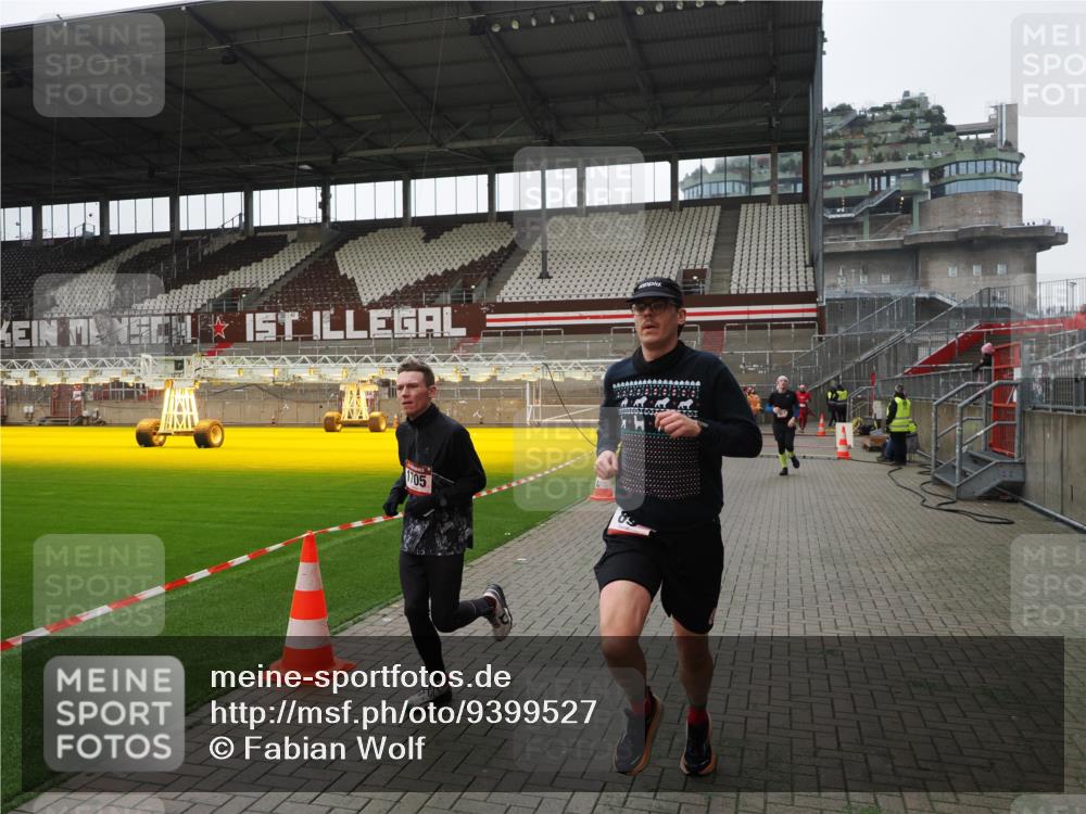 07.12.2025 - St. Pauli X-Mass-Run No. 15 Fabian Wolf http://msf.ph/oto/9399527 07.12.2025 11:01:10 Ziel 89, 557, 1705 meine-sportfotos.de