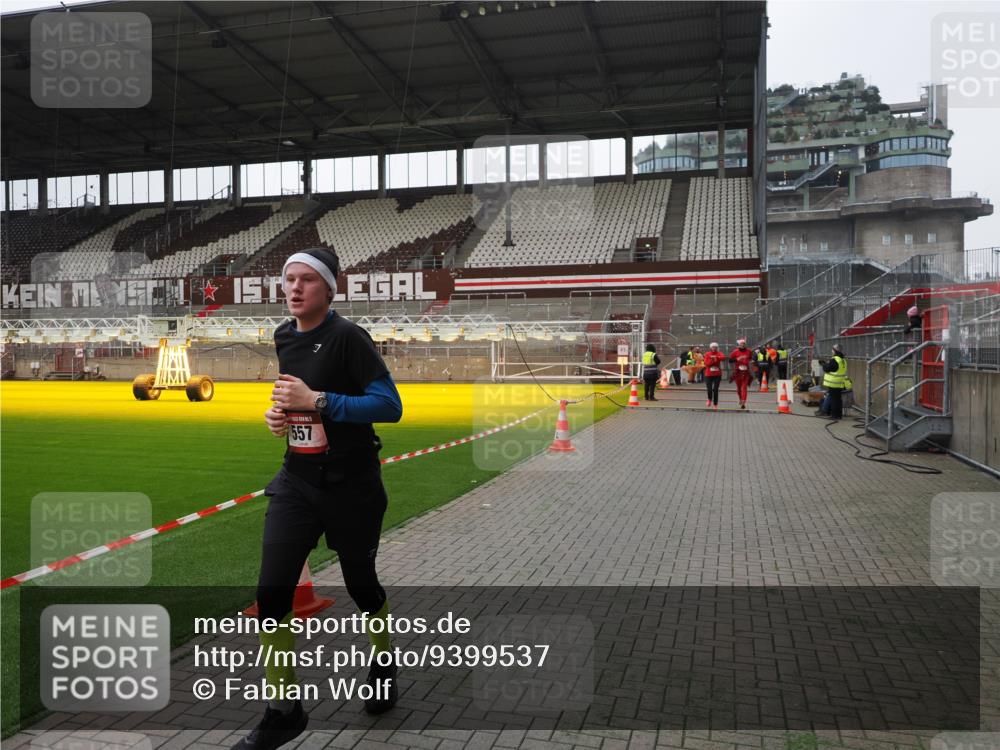 07.12.2025 - St. Pauli X-Mass-Run No. 15 Fabian Wolf http://msf.ph/oto/9399537 07.12.2025 11:01:14 Ziel 89, 132, 139, 557, 1705 meine-sportfotos.de