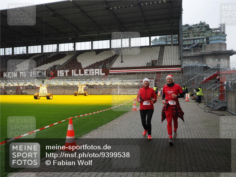 07.12.2025 - St. Pauli X-Mass-Run No. 15 Fabian Wolf http://msf.ph/oto/9399538 07.12.2025 11:01:20 Ziel 89, 132, 139, 557, 770, 771, 1300, 1705, 2252 meine-sportfotos.de