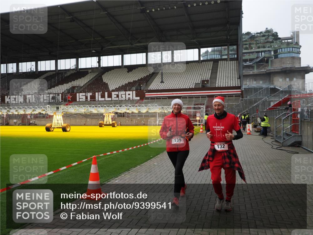 07.12.2025 - St. Pauli X-Mass-Run No. 15 Fabian Wolf http://msf.ph/oto/9399541 07.12.2025 11:01:21 Ziel 89, 132, 139, 557, 766, 770, 771, 1300, 2251, 2252 meine-sportfotos.de