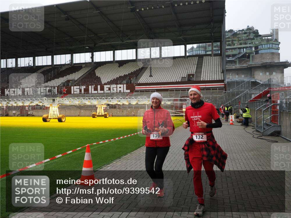 07.12.2025 - St. Pauli X-Mass-Run No. 15 Fabian Wolf http://msf.ph/oto/9399542 07.12.2025 11:01:21 Ziel 89, 132, 139, 557, 766, 770, 771, 1300, 2251, 2252 meine-sportfotos.de