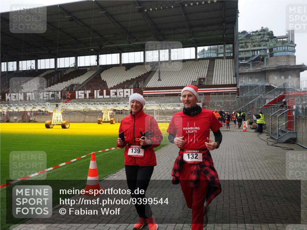 07.12.2025 - St. Pauli X-Mass-Run No. 15 Fabian Wolf http://msf.ph/oto/9399544 07.12.2025 11:01:21 Ziel 89, 132, 139, 557, 766, 770, 771, 1300, 2251, 2252 meine-sportfotos.de