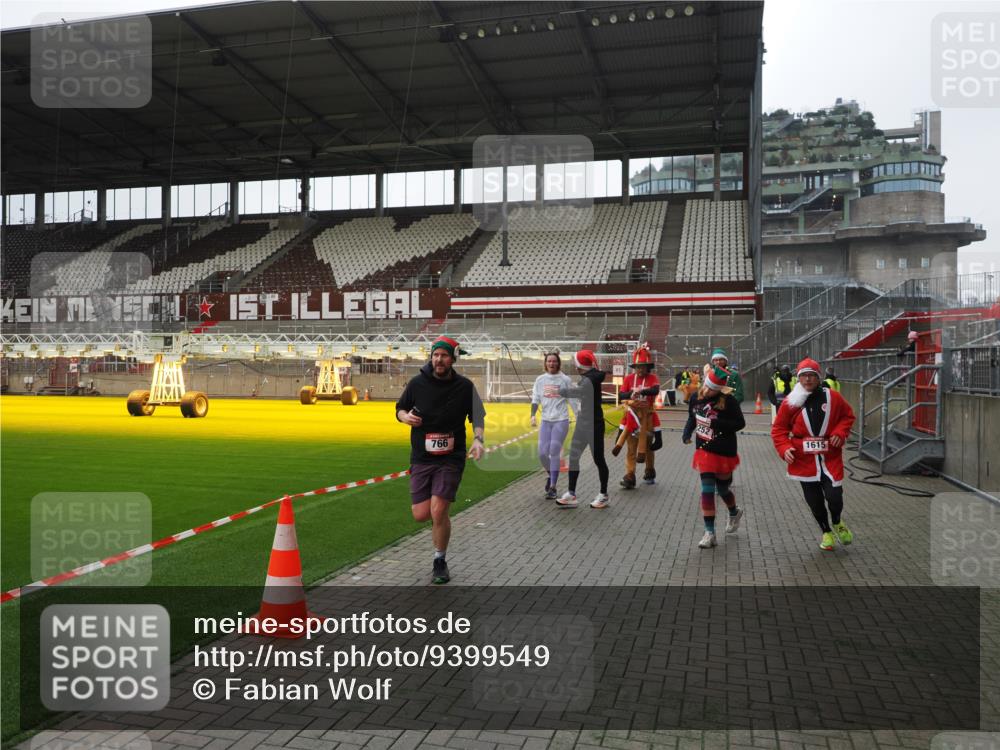 07.12.2025 - St. Pauli X-Mass-Run No. 15 Fabian Wolf http://msf.ph/oto/9399549 07.12.2025 11:01:28 Ziel 132, 139, 336, 766, 770, 771, 1300, 1367, 1615, 2251, 2252 meine-sportfotos.de