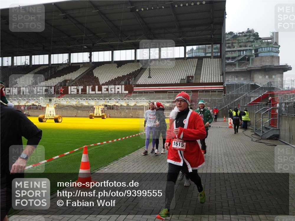 07.12.2025 - St. Pauli X-Mass-Run No. 15 Fabian Wolf http://msf.ph/oto/9399555 07.12.2025 11:01:29 Ziel 132, 139, 336, 766, 770, 771, 1300, 1367, 1615, 2251, 2252 meine-sportfotos.de