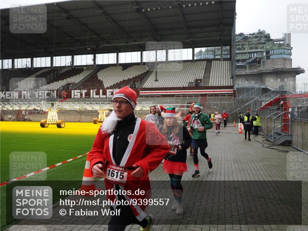 07.12.2025 - St. Pauli X-Mass-Run No. 15 Fabian Wolf http://msf.ph/oto/9399557 07.12.2025 11:01:30 Ziel 132, 139, 336, 766, 770, 771, 1048, 1300, 1367, 1615, 2251, 2252 meine-sportfotos.de