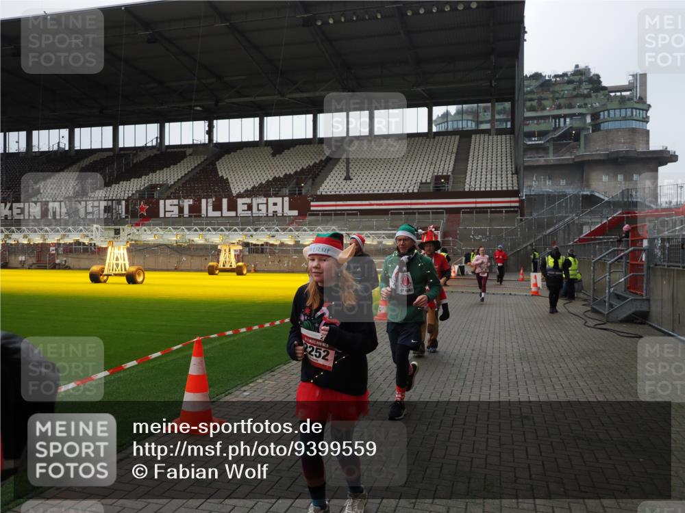 07.12.2025 - St. Pauli X-Mass-Run No. 15 Fabian Wolf http://msf.ph/oto/9399559 07.12.2025 11:01:30 Ziel 132, 139, 336, 766, 770, 771, 1048, 1300, 1367, 1615, 2251, 2252 meine-sportfotos.de