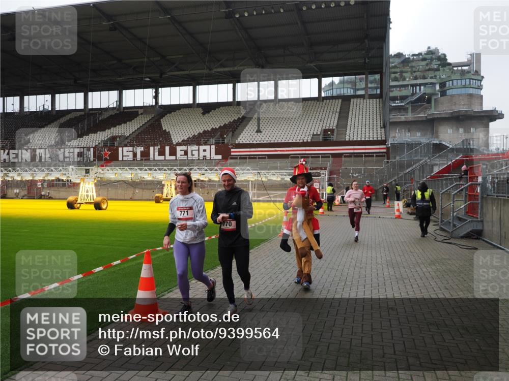 07.12.2025 - St. Pauli X-Mass-Run No. 15 Fabian Wolf http://msf.ph/oto/9399564 07.12.2025 11:01:32 Ziel 132, 139, 336, 766, 770, 771, 1045, 1048, 1300, 1367, 1615, 2251, 2252 meine-sportfotos.de