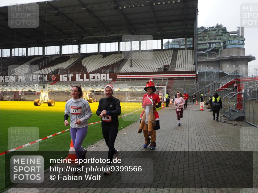 07.12.2025 - St. Pauli X-Mass-Run No. 15 Fabian Wolf http://msf.ph/oto/9399566 07.12.2025 11:01:32 Ziel 132, 139, 336, 766, 770, 771, 1045, 1048, 1300, 1367, 1615, 2251, 2252 meine-sportfotos.de