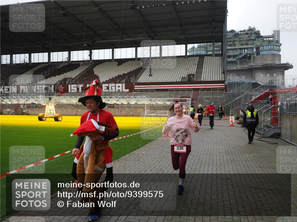 07.12.2025 - St. Pauli X-Mass-Run No. 15 Fabian Wolf http://msf.ph/oto/9399575 07.12.2025 11:01:34 Ziel 336, 766, 770, 771, 1045, 1048, 1300, 1367, 1615, 2251, 2252 meine-sportfotos.de