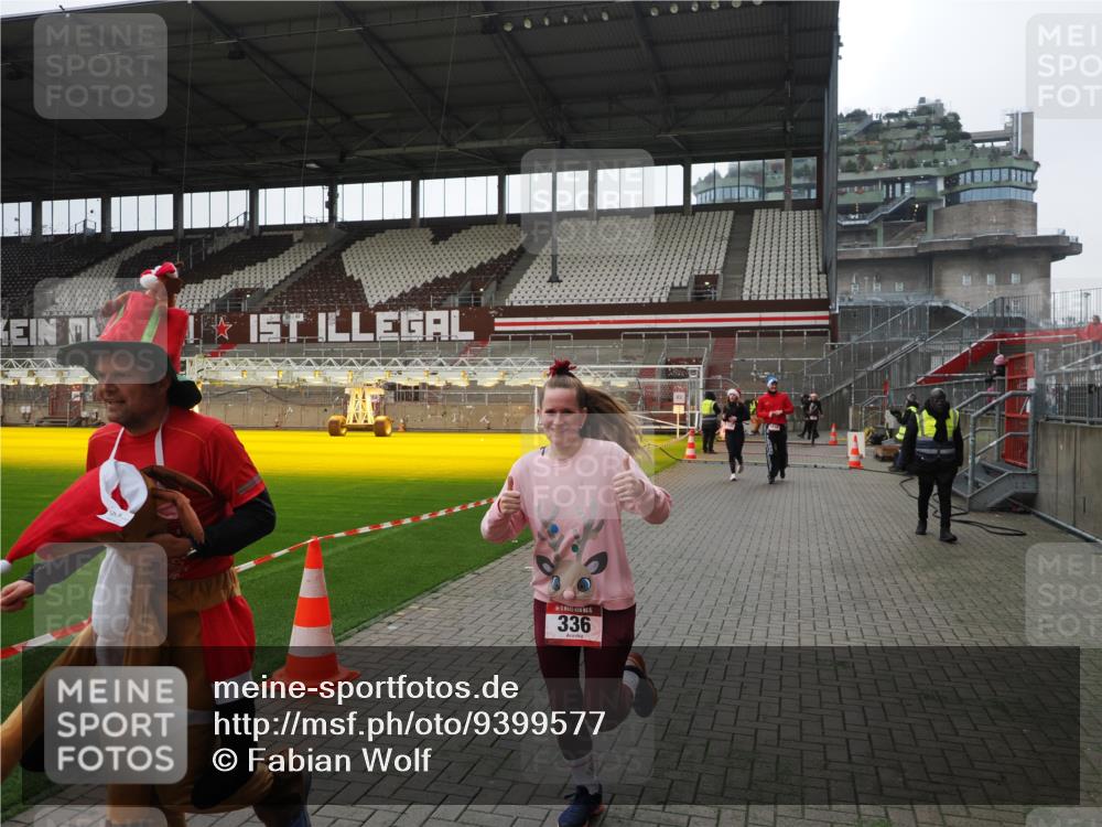 07.12.2025 - St. Pauli X-Mass-Run No. 15 Fabian Wolf http://msf.ph/oto/9399577 07.12.2025 11:01:34 Ziel 336, 766, 770, 771, 1045, 1048, 1300, 1367, 1615, 2251, 2252 meine-sportfotos.de
