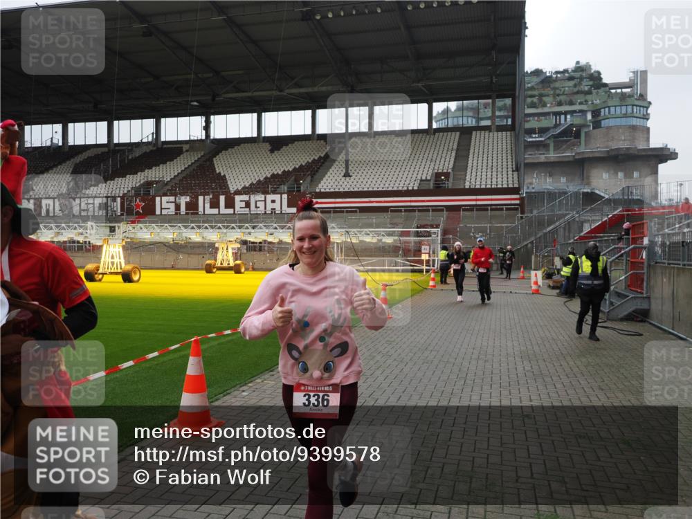 07.12.2025 - St. Pauli X-Mass-Run No. 15 Fabian Wolf http://msf.ph/oto/9399578 07.12.2025 11:01:34 Ziel 336, 766, 770, 771, 1045, 1048, 1300, 1367, 1615, 2251, 2252 meine-sportfotos.de