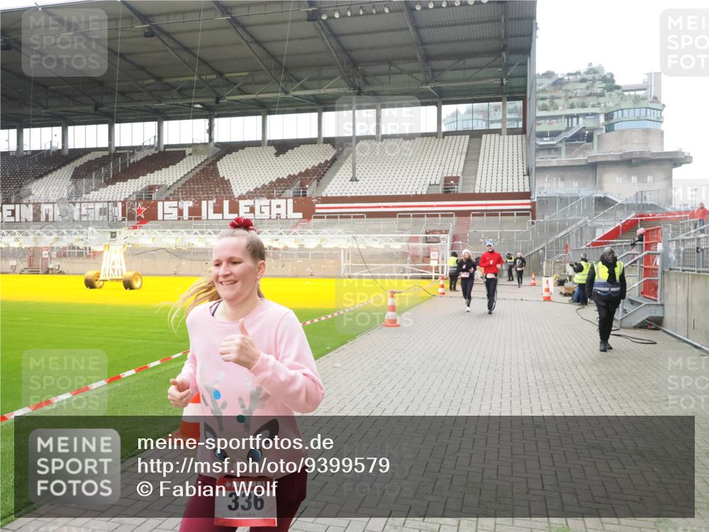 07.12.2025 - St. Pauli X-Mass-Run No. 15 Fabian Wolf http://msf.ph/oto/9399579 07.12.2025 11:01:35 Ziel 336, 766, 770, 771, 1045, 1048, 1300, 1367, 1615, 2251, 2252 meine-sportfotos.de