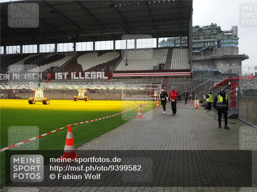 07.12.2025 - St. Pauli X-Mass-Run No. 15 Fabian Wolf http://msf.ph/oto/9399582 07.12.2025 11:01:35 Ziel 336, 766, 770, 771, 1045, 1048, 1300, 1367, 1615, 2251, 2252 meine-sportfotos.de