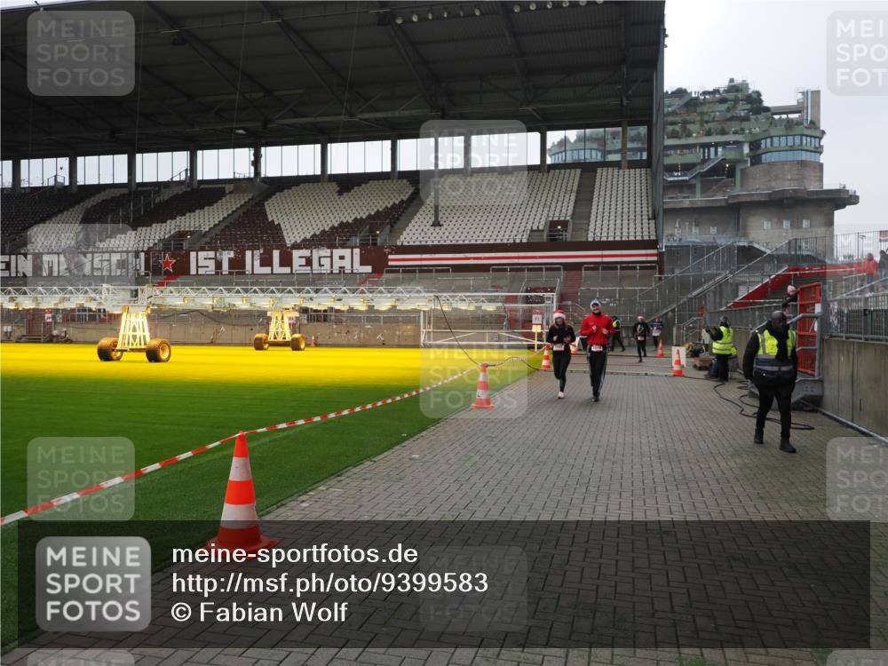 07.12.2025 - St. Pauli X-Mass-Run No. 15 Fabian Wolf http://msf.ph/oto/9399583 07.12.2025 11:01:35 Ziel 336, 766, 770, 771, 1045, 1048, 1300, 1367, 1615, 2251, 2252 meine-sportfotos.de