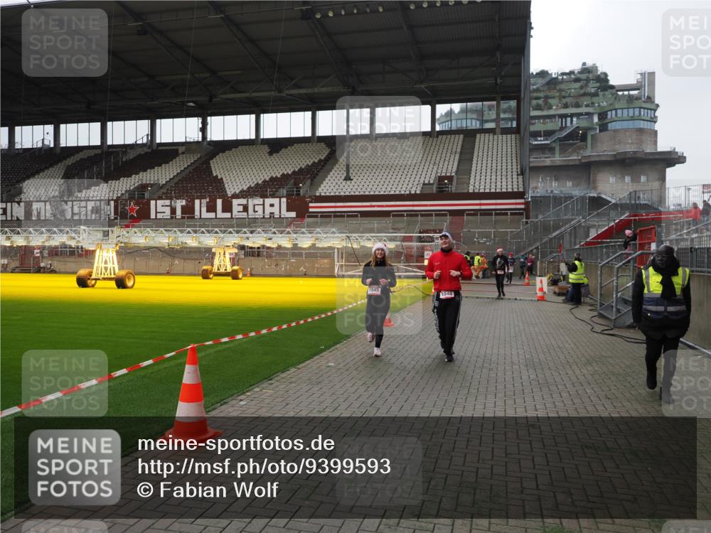 07.12.2025 - St. Pauli X-Mass-Run No. 15 Fabian Wolf http://msf.ph/oto/9399593 07.12.2025 11:01:38 Ziel 336, 376, 766, 770, 771, 1045, 1048, 1300, 1367, 1615, 2251, 2252 meine-sportfotos.de