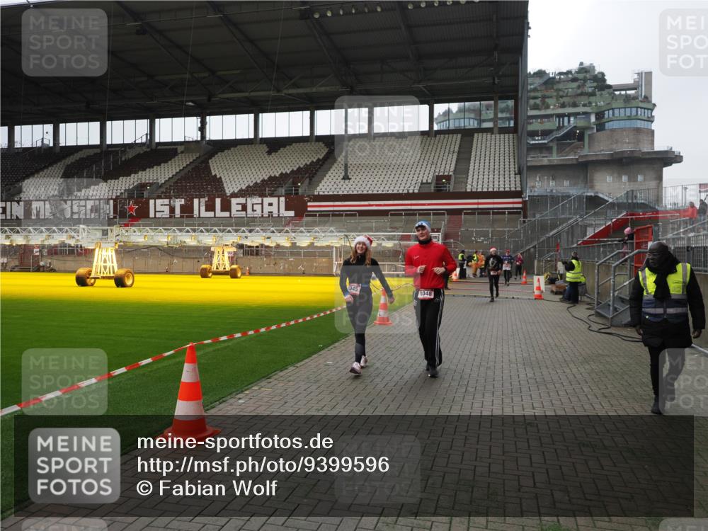 07.12.2025 - St. Pauli X-Mass-Run No. 15 Fabian Wolf http://msf.ph/oto/9399596 07.12.2025 11:01:38 Ziel 336, 376, 766, 770, 771, 1045, 1048, 1300, 1367, 1615, 2251, 2252 meine-sportfotos.de