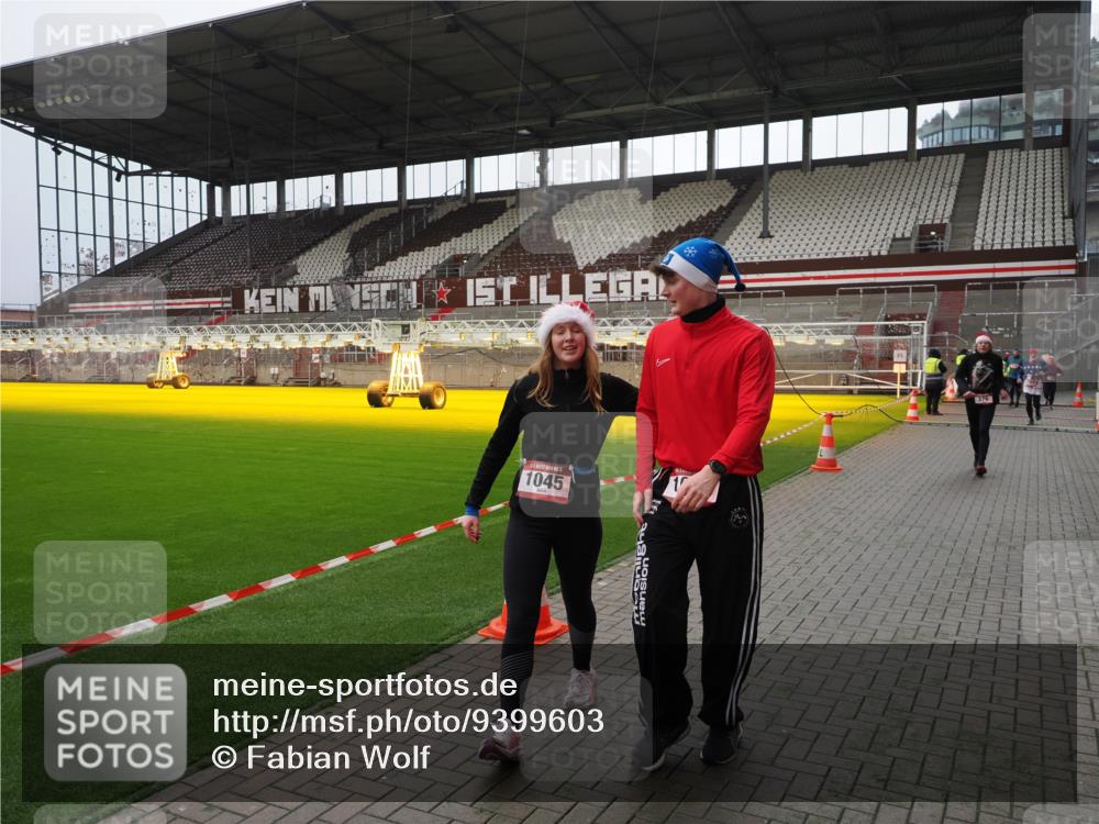 07.12.2025 - St. Pauli X-Mass-Run No. 15 Fabian Wolf http://msf.ph/oto/9399603 07.12.2025 11:01:41 Ziel 336, 376, 766, 1045, 1048, 1067, 1367, 1615, 2251 meine-sportfotos.de