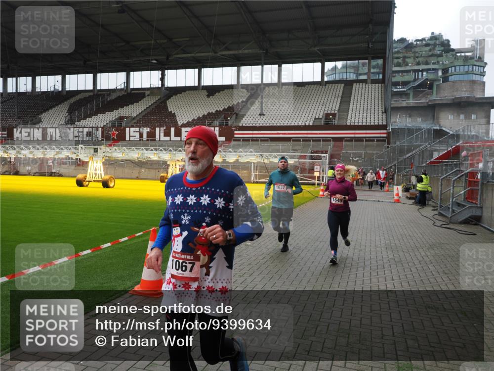 07.12.2025 - St. Pauli X-Mass-Run No. 15 Fabian Wolf http://msf.ph/oto/9399634 07.12.2025 11:01:49 Ziel 376, 1045, 1048, 1067, 1637, 1640 meine-sportfotos.de
