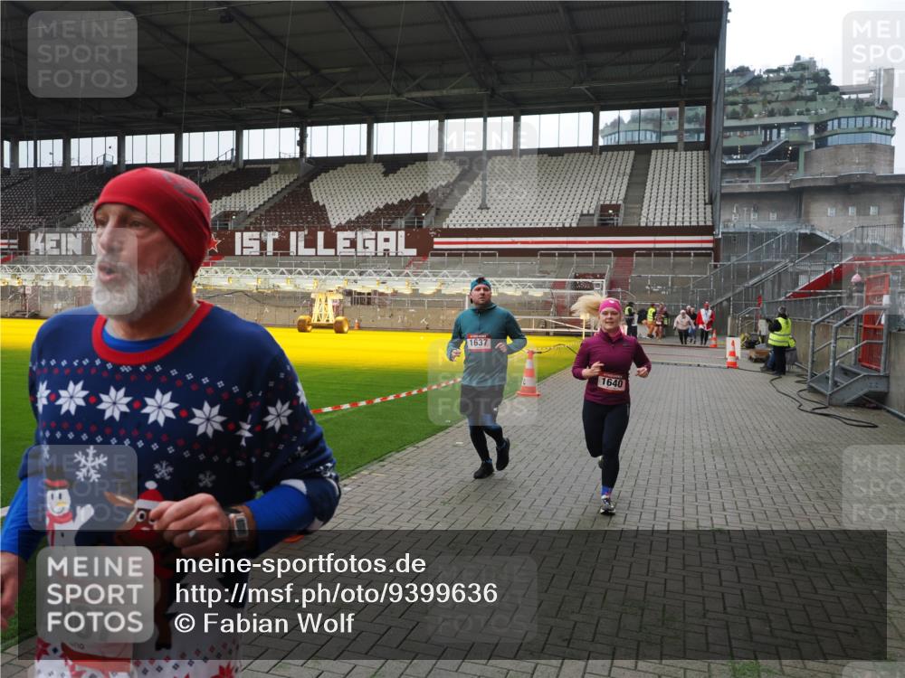 07.12.2025 - St. Pauli X-Mass-Run No. 15 Fabian Wolf http://msf.ph/oto/9399636 07.12.2025 11:01:49 Ziel 376, 1045, 1048, 1067, 1637, 1640 meine-sportfotos.de
