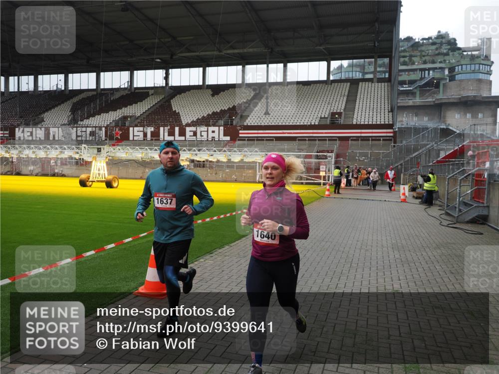 07.12.2025 - St. Pauli X-Mass-Run No. 15 Fabian Wolf http://msf.ph/oto/9399641 07.12.2025 11:01:50 Ziel 376, 1045, 1048, 1067, 1637, 1640 meine-sportfotos.de