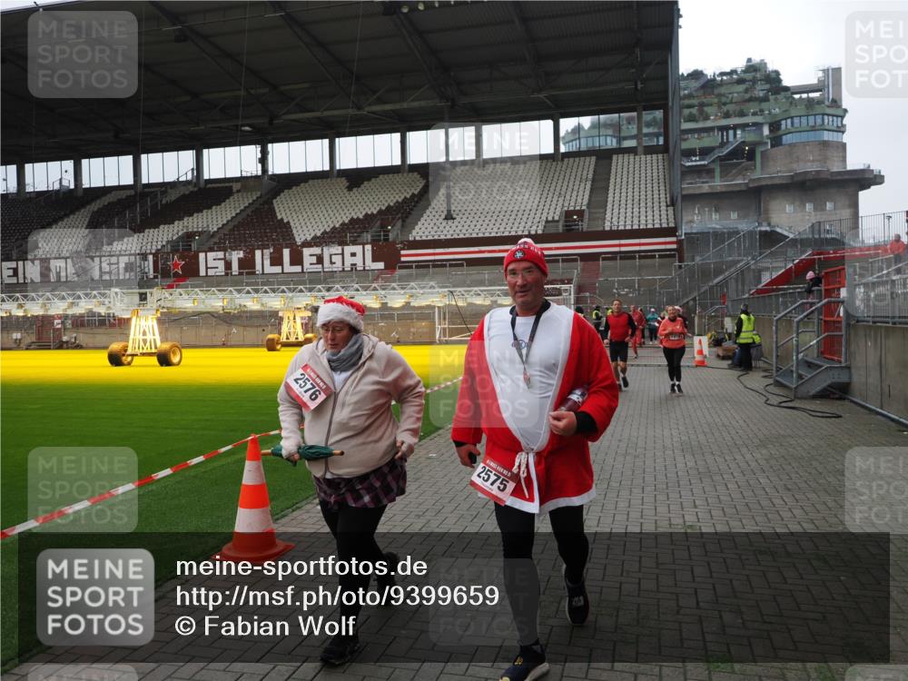 07.12.2025 - St. Pauli X-Mass-Run No. 15 Fabian Wolf http://msf.ph/oto/9399659 07.12.2025 11:02:04 Ziel 95, 837, 838, 842, 847, 851, 1143, 1416, 2576 meine-sportfotos.de
