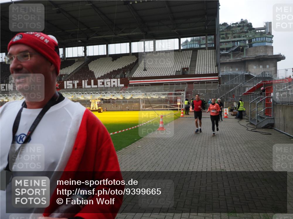 07.12.2025 - St. Pauli X-Mass-Run No. 15 Fabian Wolf http://msf.ph/oto/9399665 07.12.2025 11:02:05 Ziel 95, 193, 837, 838, 842, 847, 851, 1143, 1416, 2576 meine-sportfotos.de