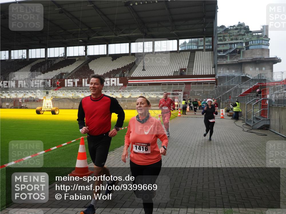 07.12.2025 - St. Pauli X-Mass-Run No. 15 Fabian Wolf http://msf.ph/oto/9399669 07.12.2025 11:02:08 Ziel 95, 193, 314, 317, 837, 838, 842, 847, 851, 1143, 1416, 1611, 2329, 2576 meine-sportfotos.de